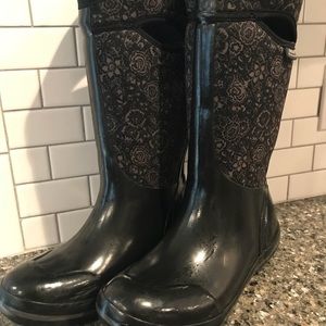 Bogs Boots Sz 10 Plimsoll Quilted Floral